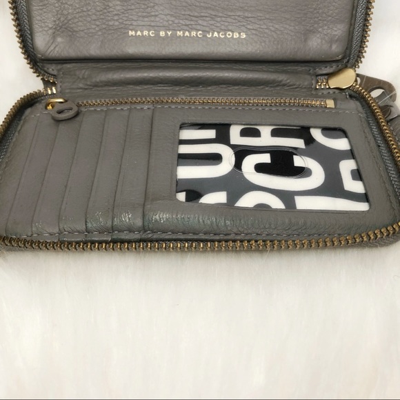 Authentic Marc Jacobs grey wallet wristlet holder - Picture 6 of 11